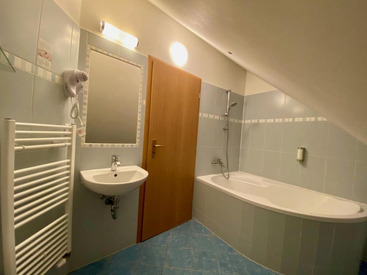 Hotel Pod Koksinem Spalene Porici Экстерьер фото